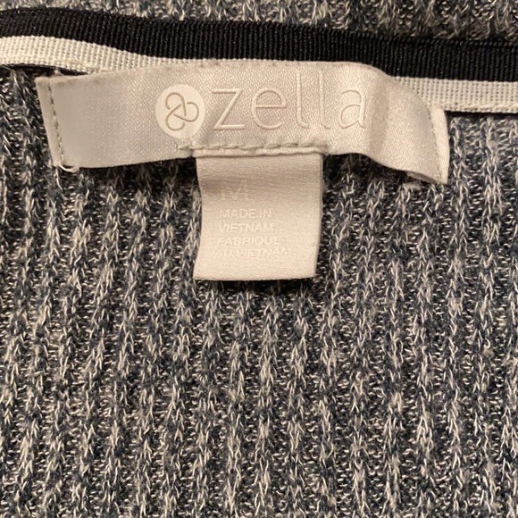 Zella size M green heathered lightweight sweater - like new - Picture 2 of 3